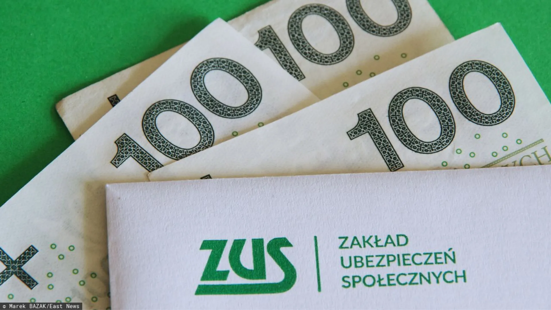 pieniądze, koperta z ZUS-u
