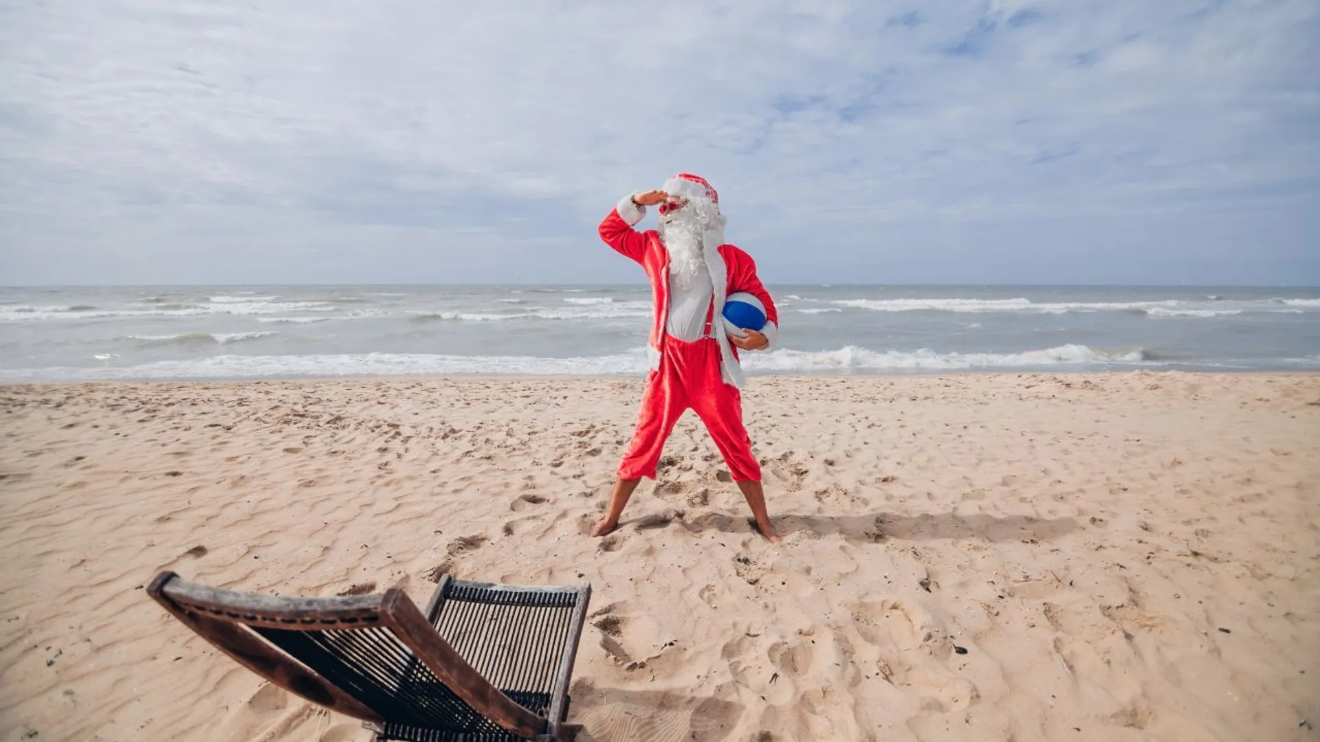 mikołaj na plaży