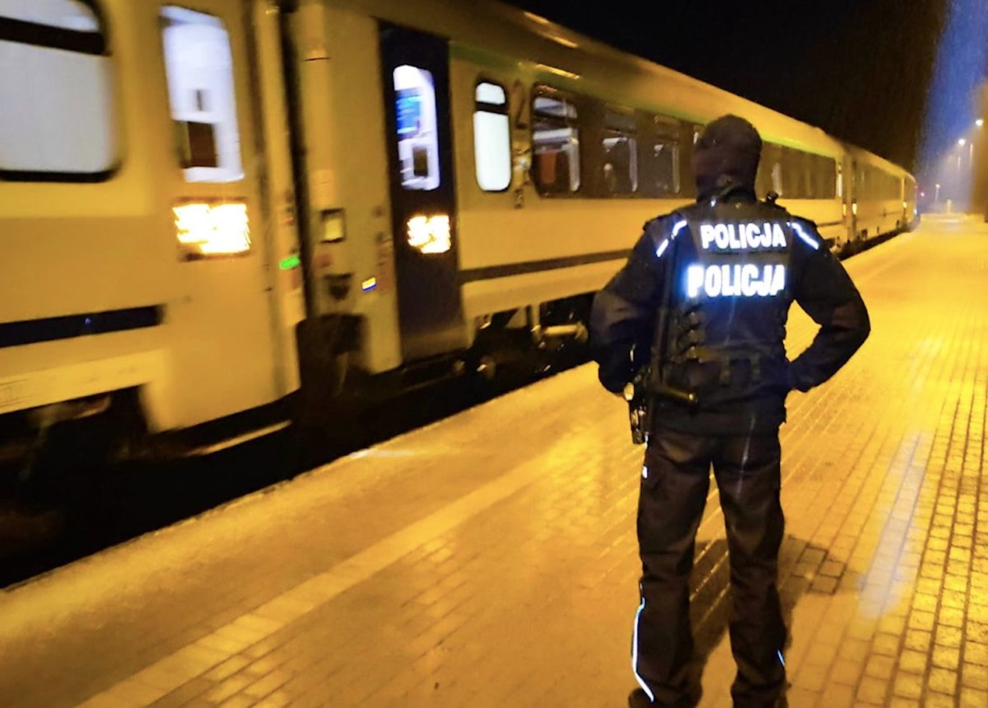 policjant, pociąg