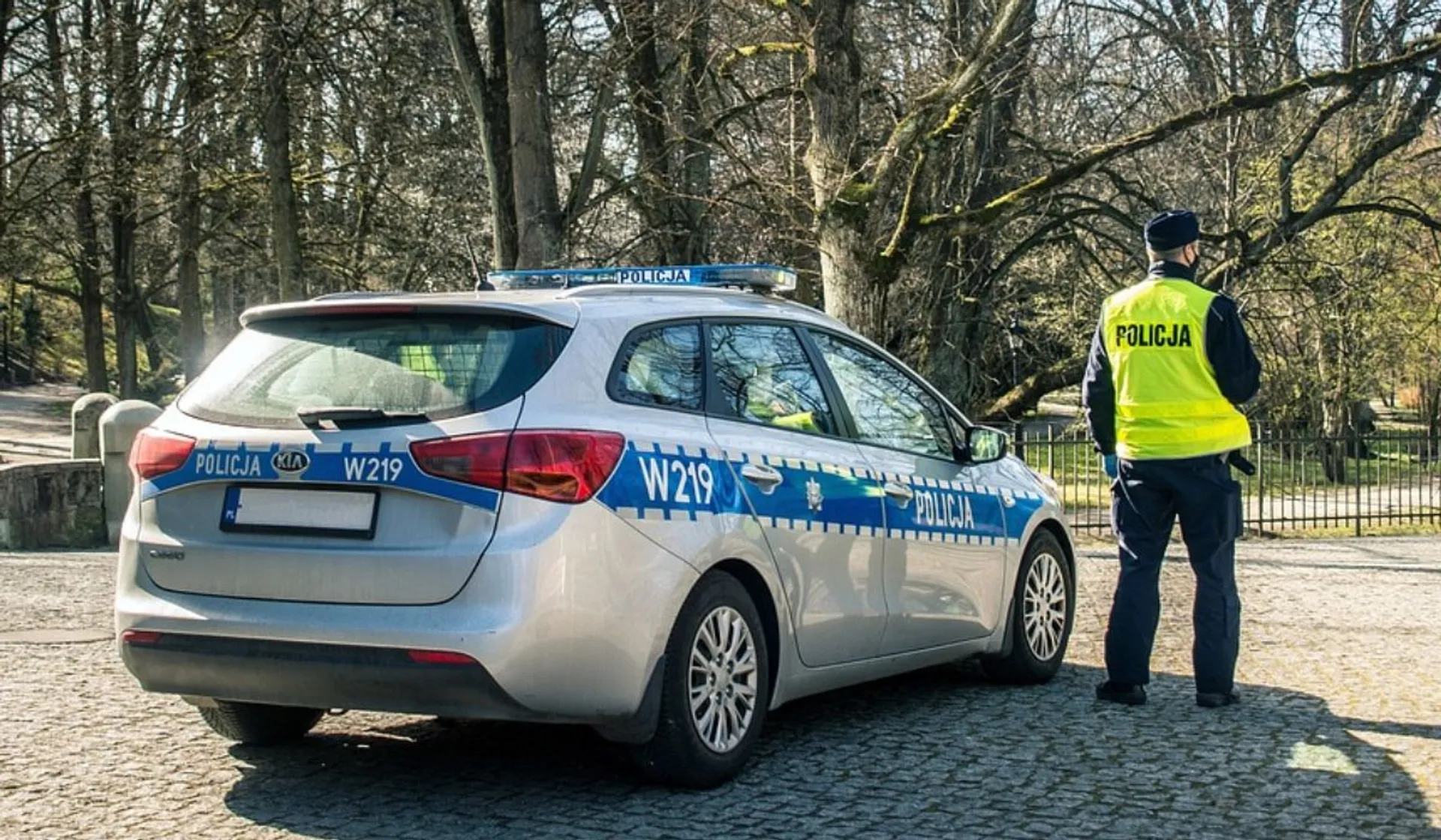 policjant, radiowóz