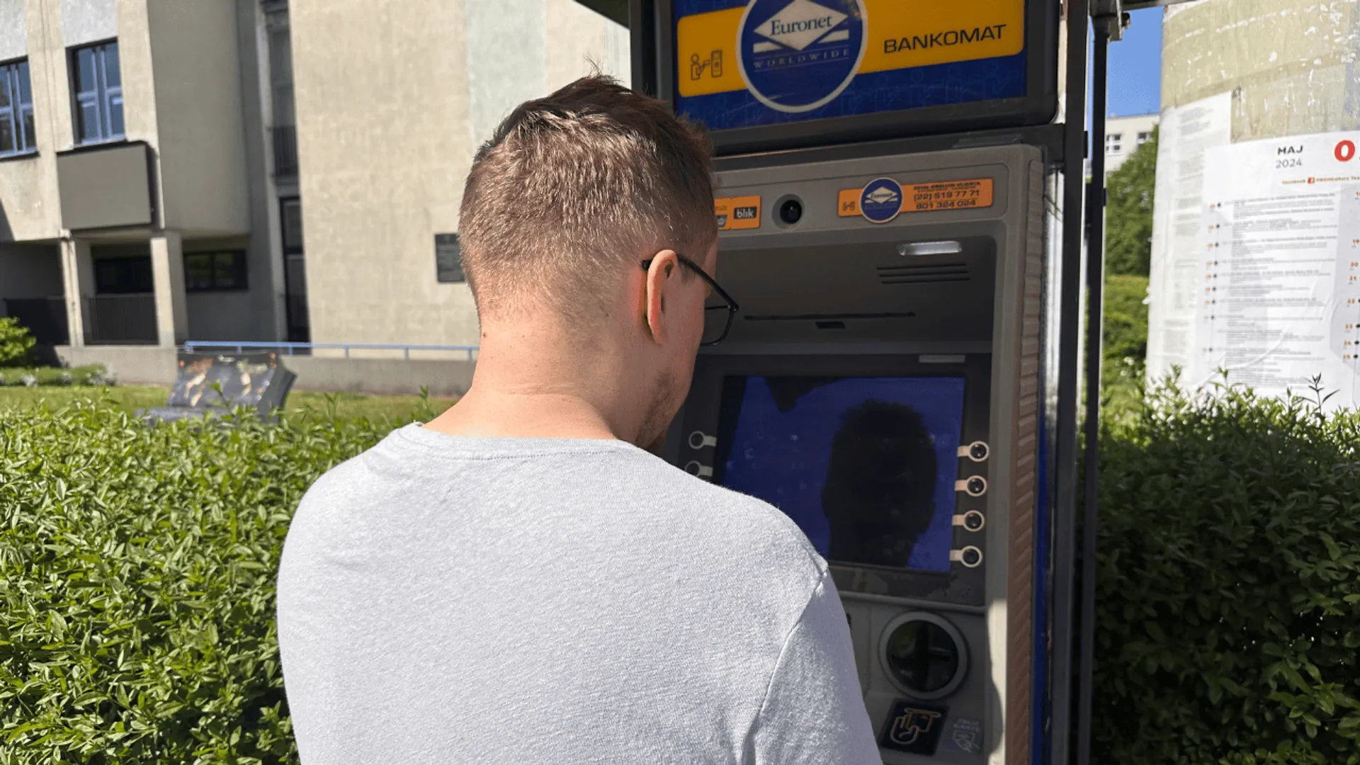 bankomat, mężczyzna
