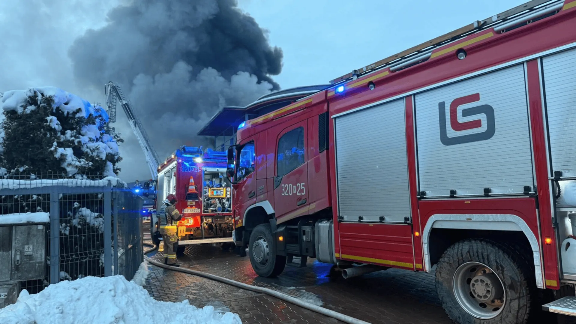 Pożar w zakładzie Volkswagena w Poznaniu. Trwa akcja gaśnicza