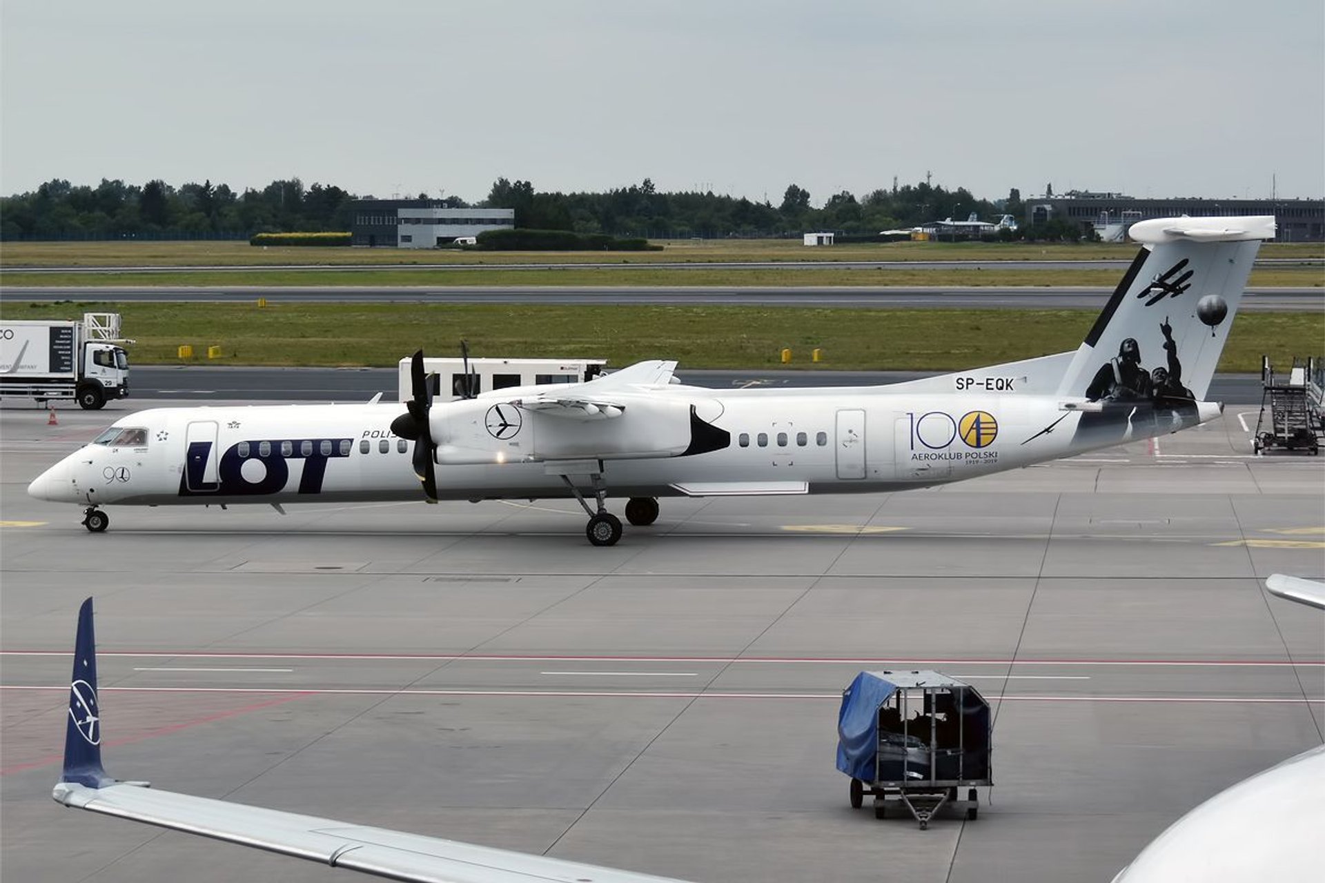 LOT, SP-EQK, Bombardier DHC-8-402Q (49564933158)