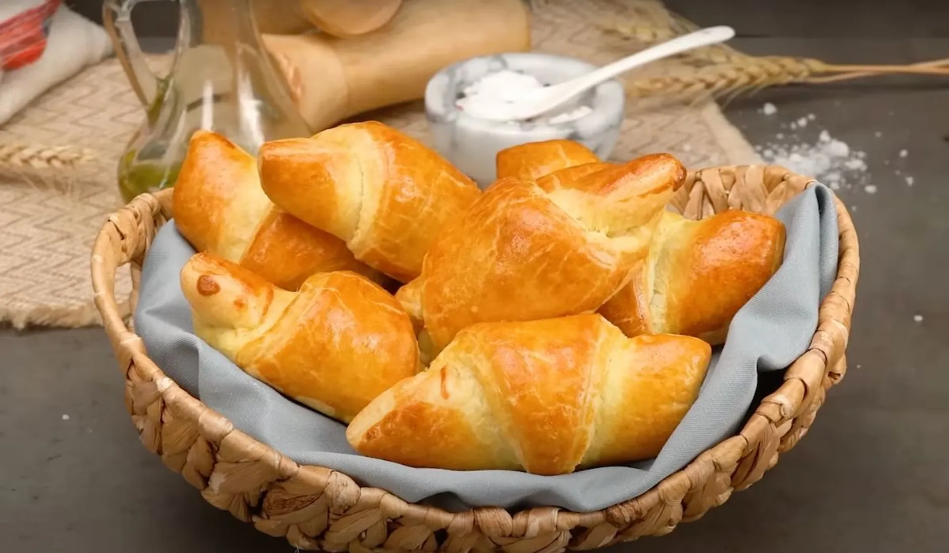 rogaliki z ciasta francuskiego