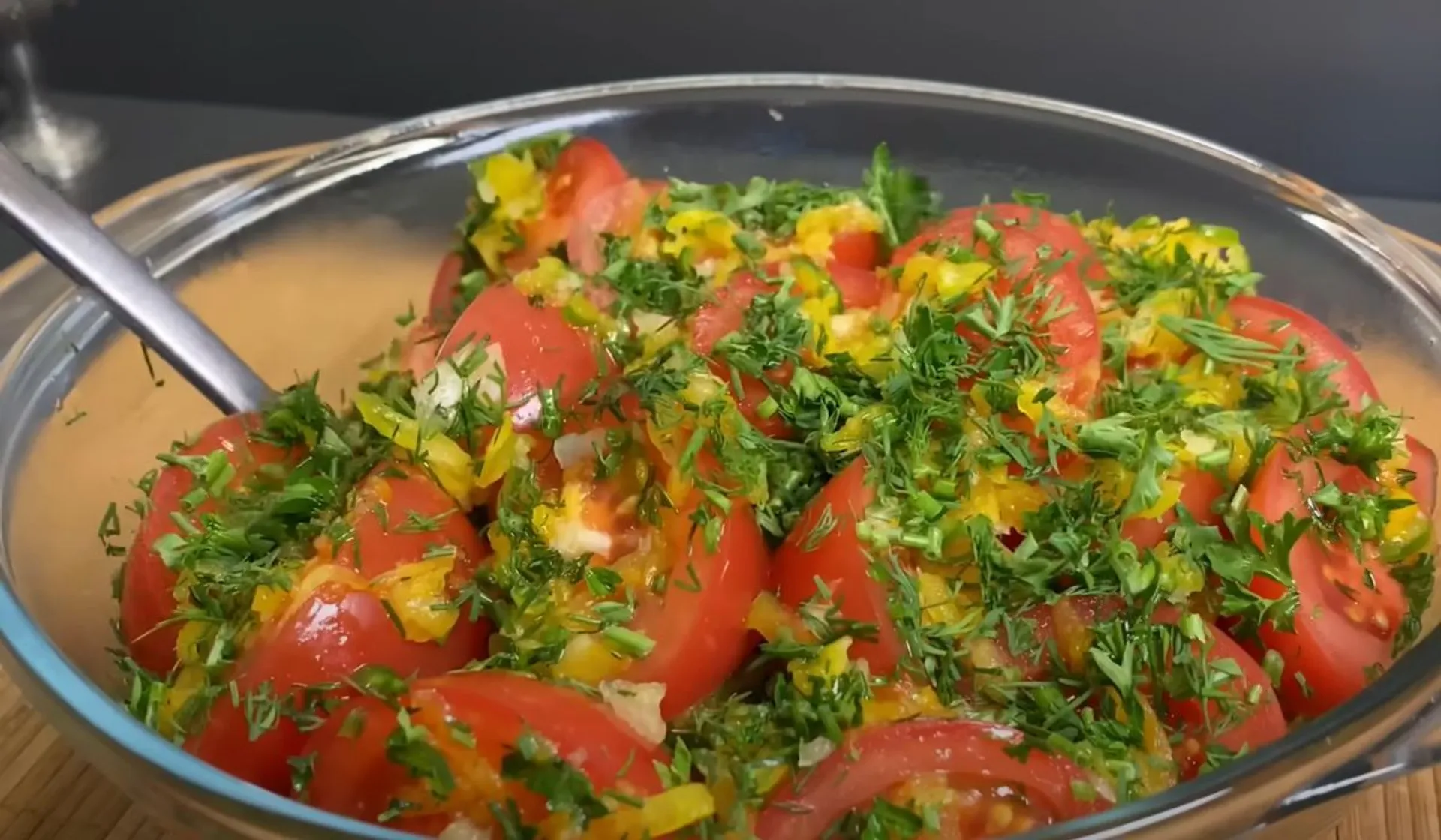 sałatka z pomidorów