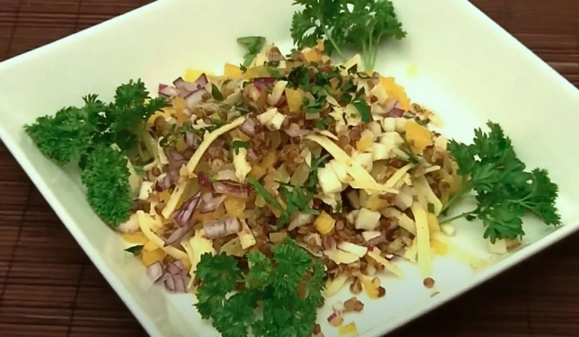 sałatka z kaszy gryczanej 