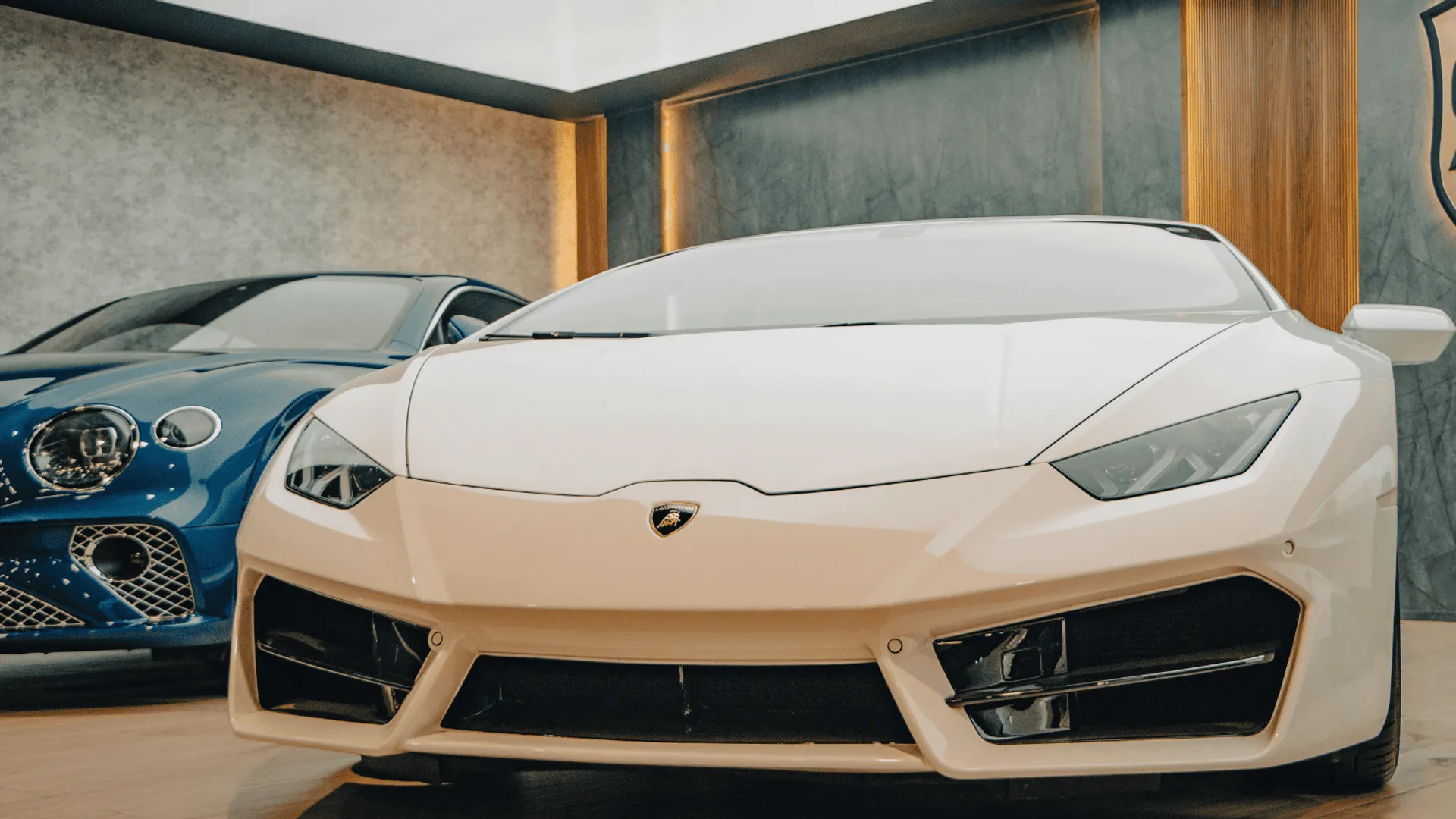 Skarbówka szuka chętnych. Do kupienia supersamochód i luksusowe SUV-y