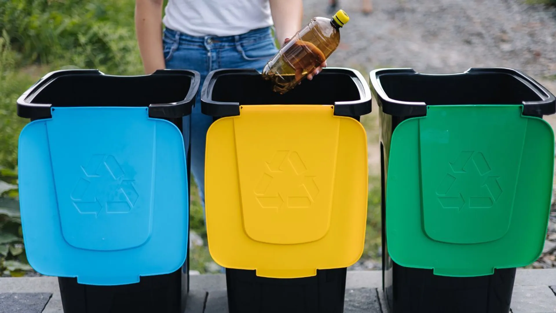 Pojemniki na śmieci 