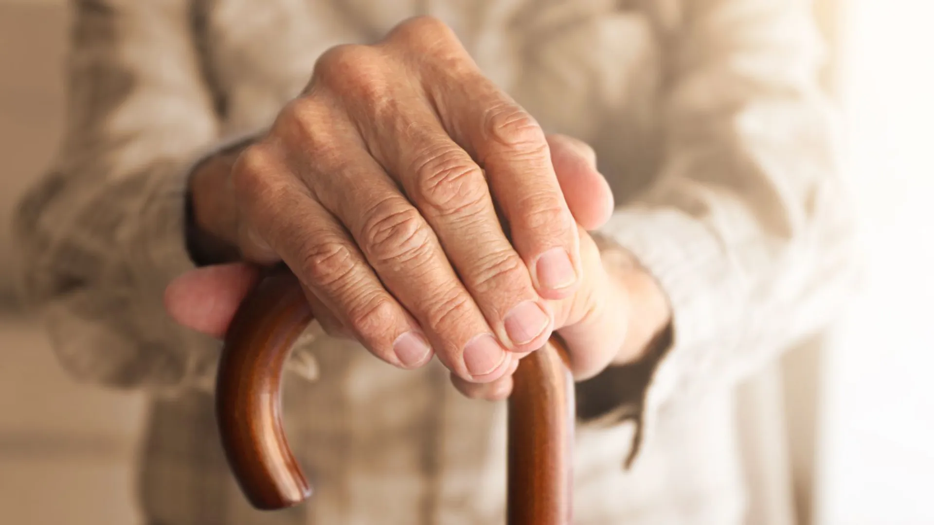 Finansowanie pobytu krewnego w DPS – obowiązki, koszty i możliwości zwolnienia z opłat