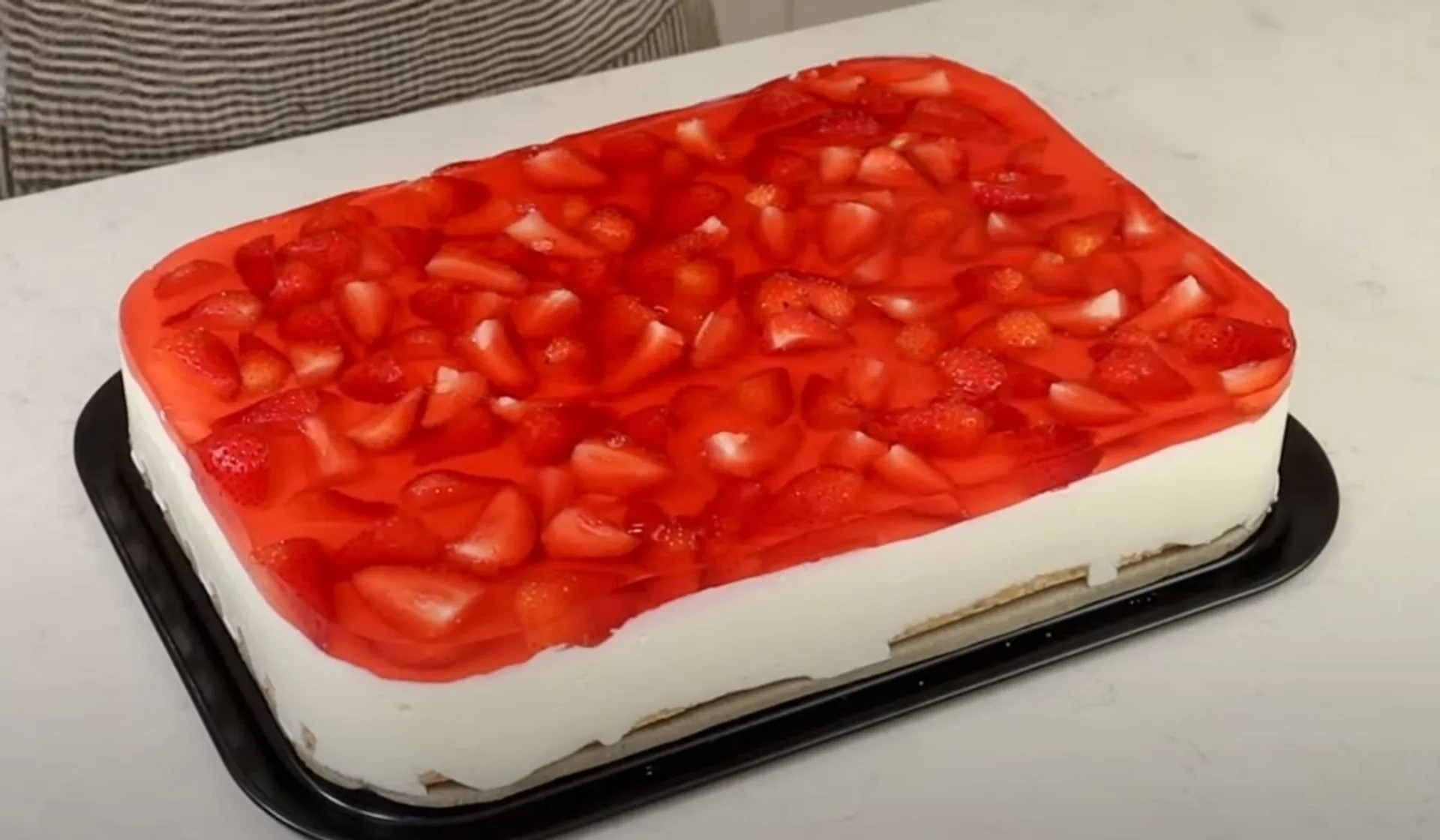 sernik z truskawkami