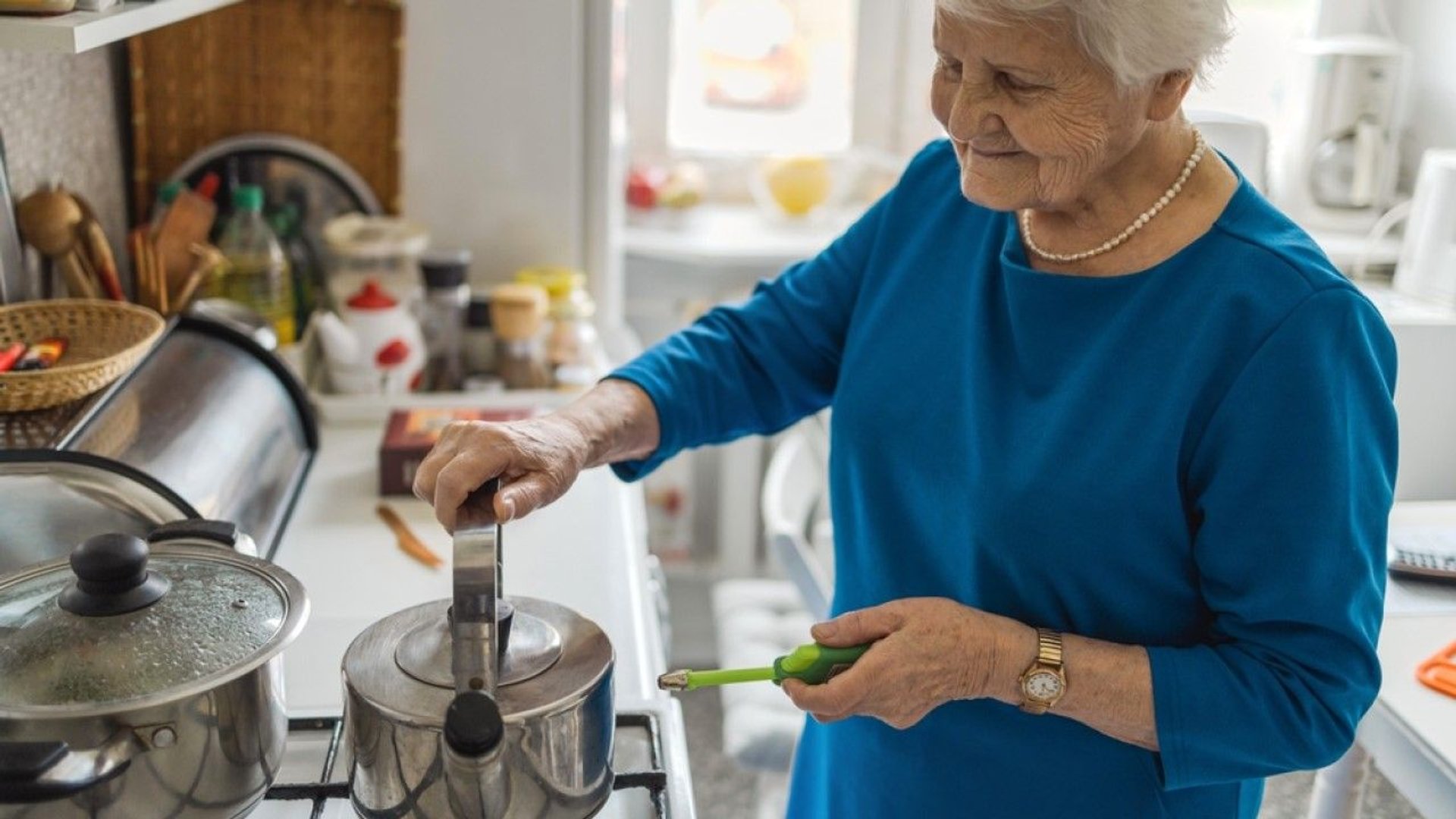 Ten objaw Alzheimera zauważysz podczas gotowania. Trzeba być czujnym