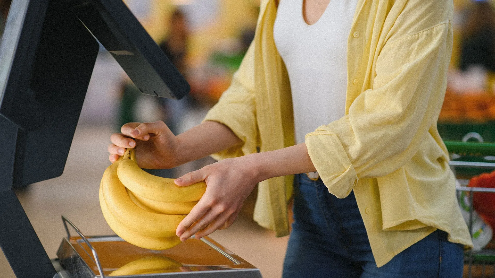 Kasa samoobsługowa w Biedronce – dlaczego blokuje zakupy i jak tego uniknąć