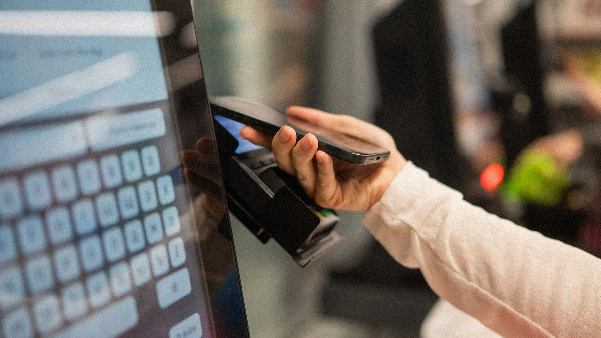 Kasy samoobsługowe a odpowiedzialność – kiedy pomyłka może oznaczać kłopoty