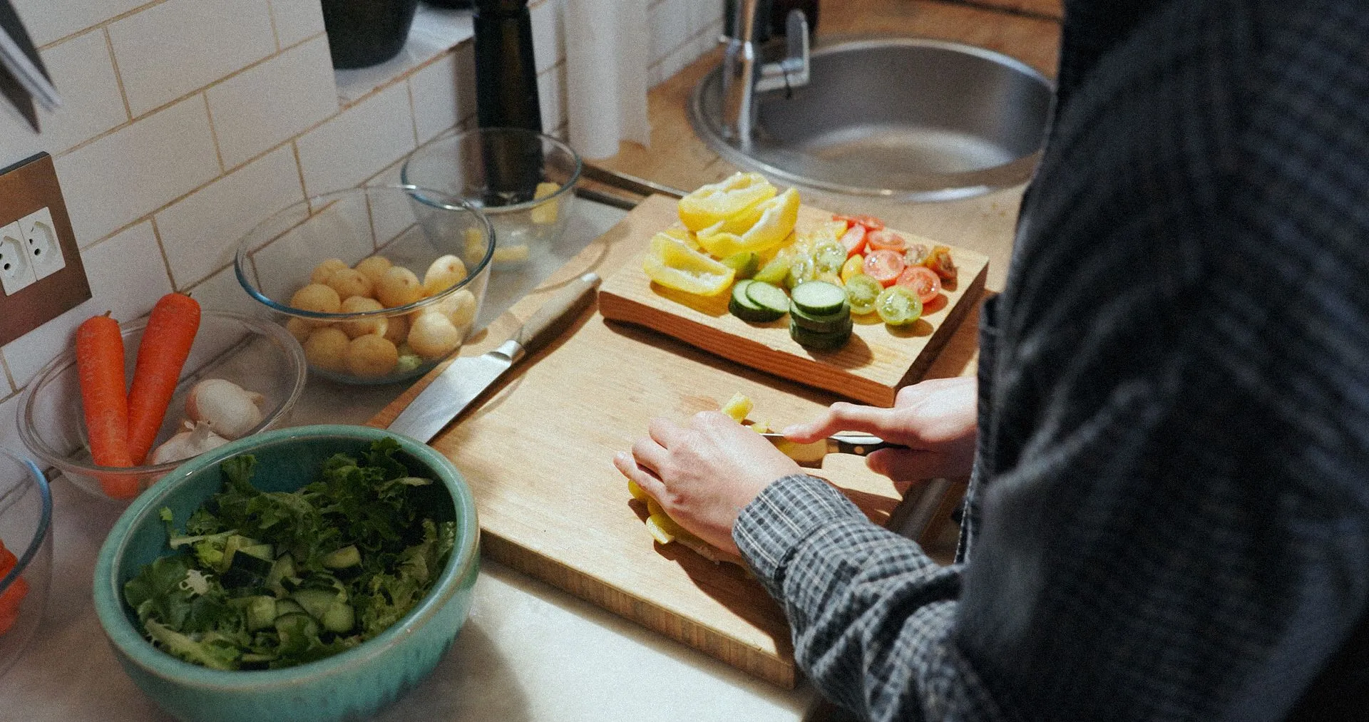 Co na kolację do 20 zł? Pomysły dla 4 osób - makaron, ryż, ziemniaki, soczewica