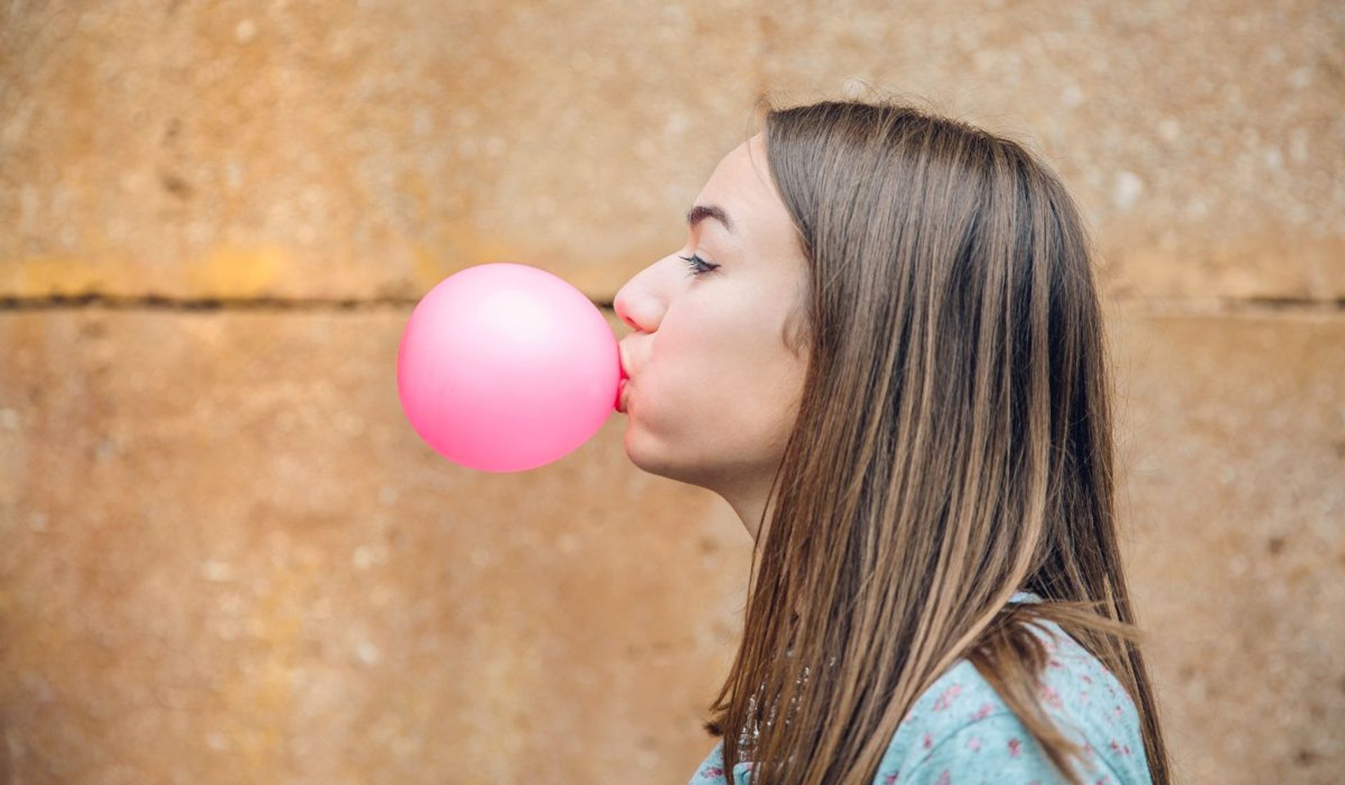 Dlaczego guma balonowa jest różowa