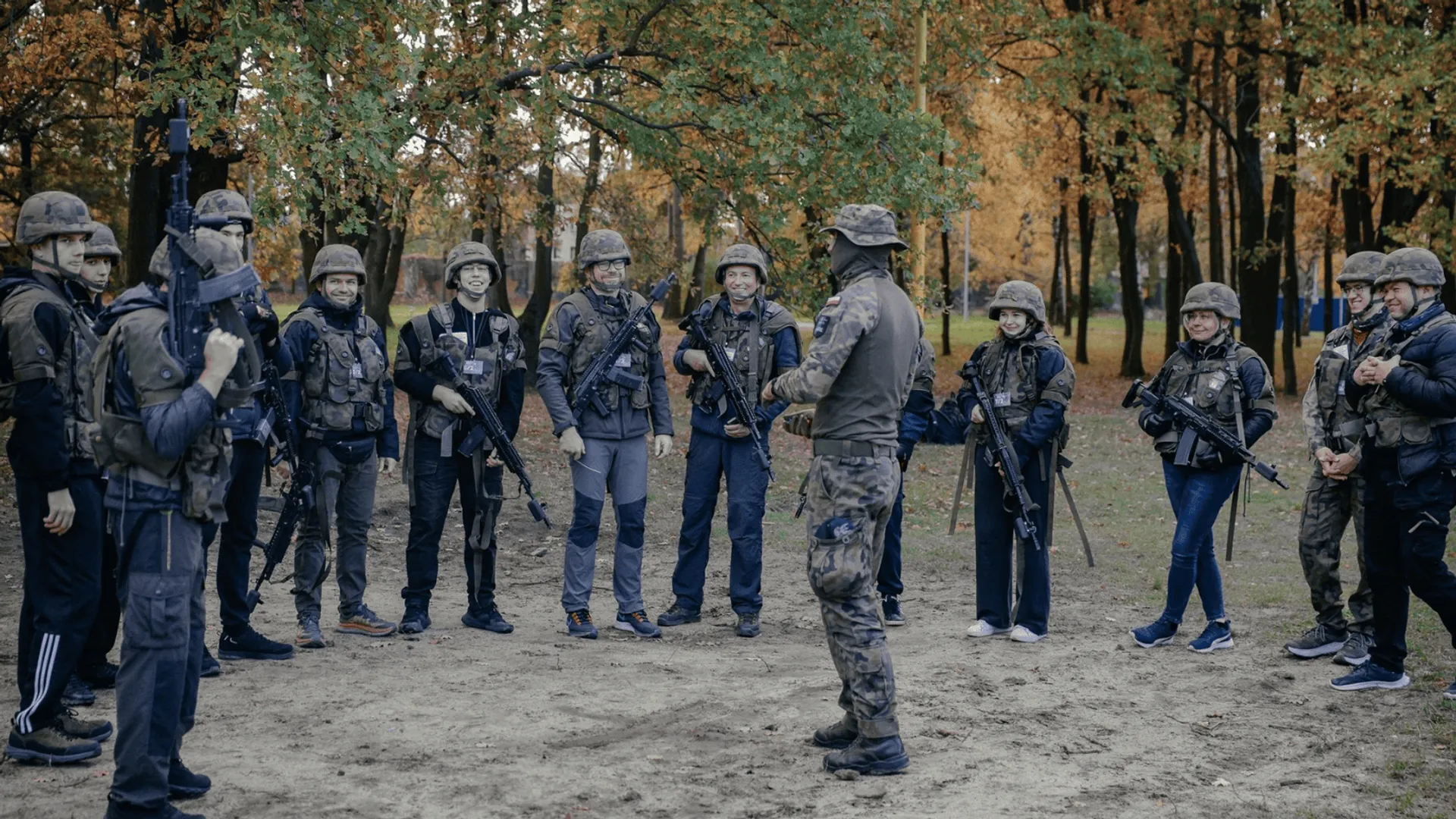 Ochotnicy programu "Trenuj z Wojskiem".