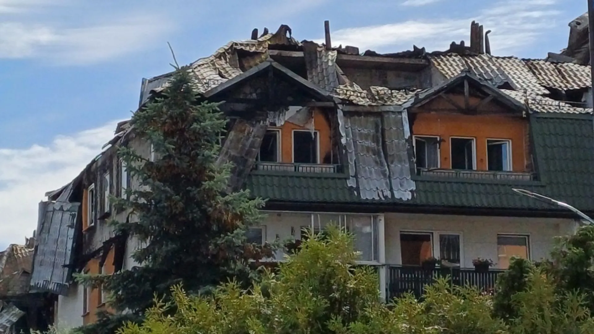 spalony blok w ząbkach