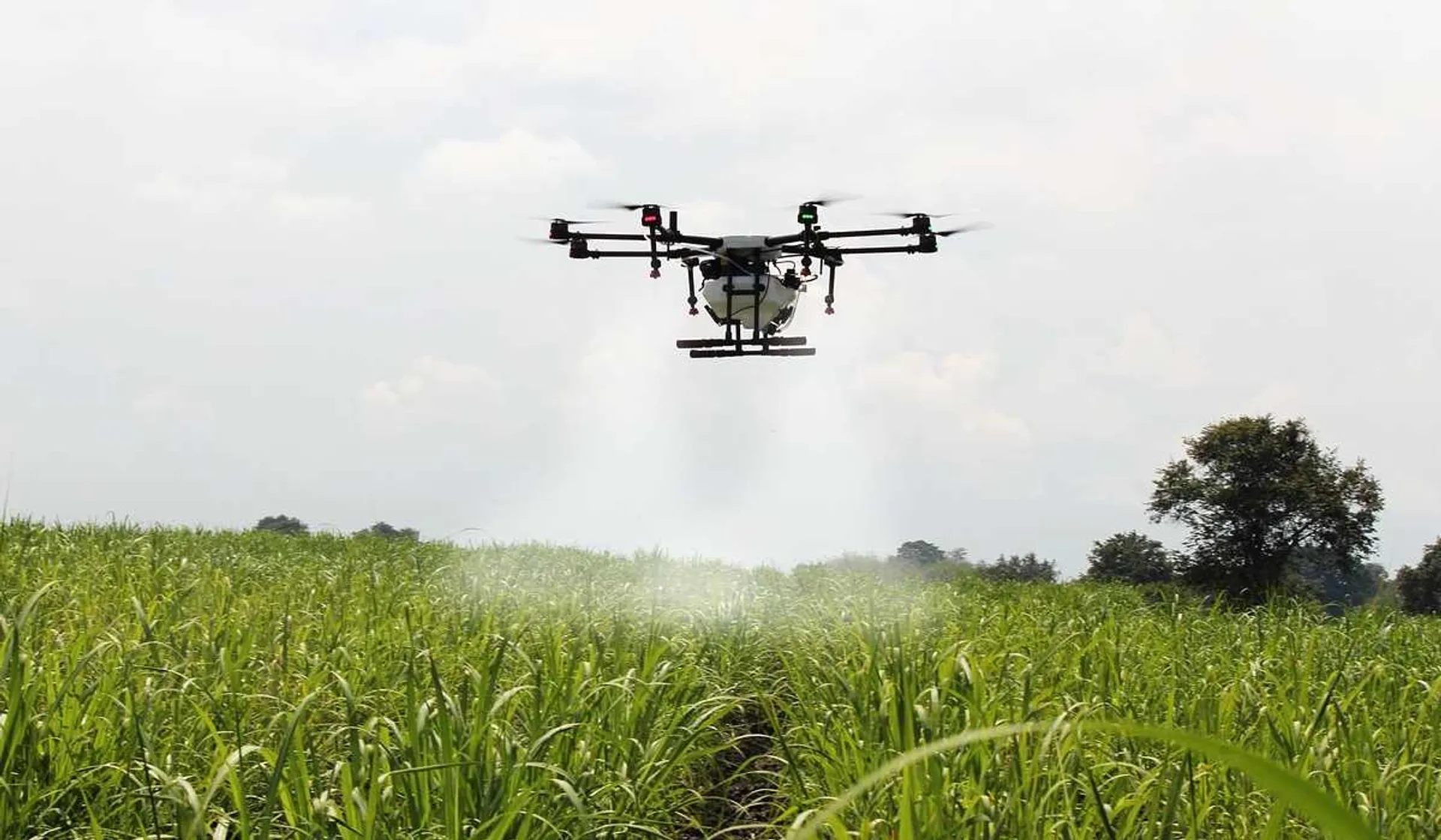 dron opryskujący