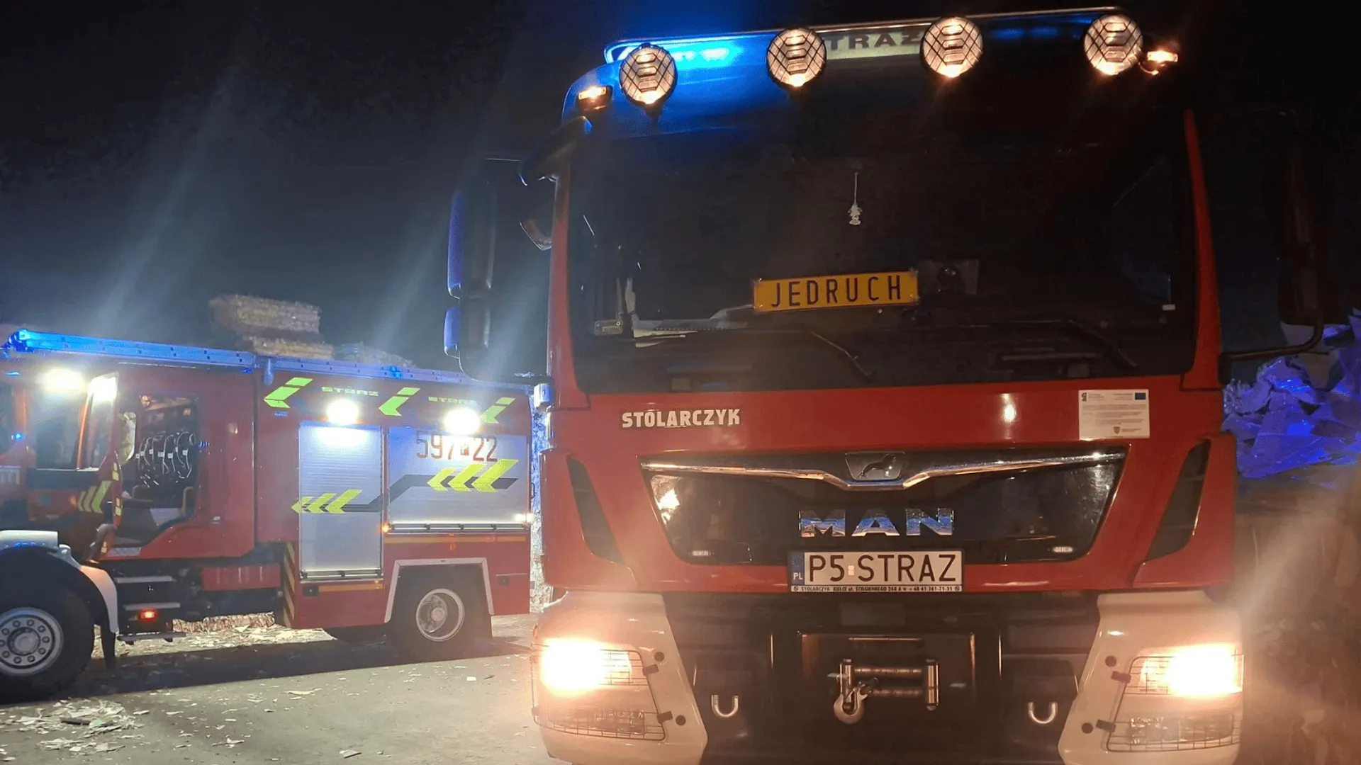 Wóz strażacki podczas akcji.