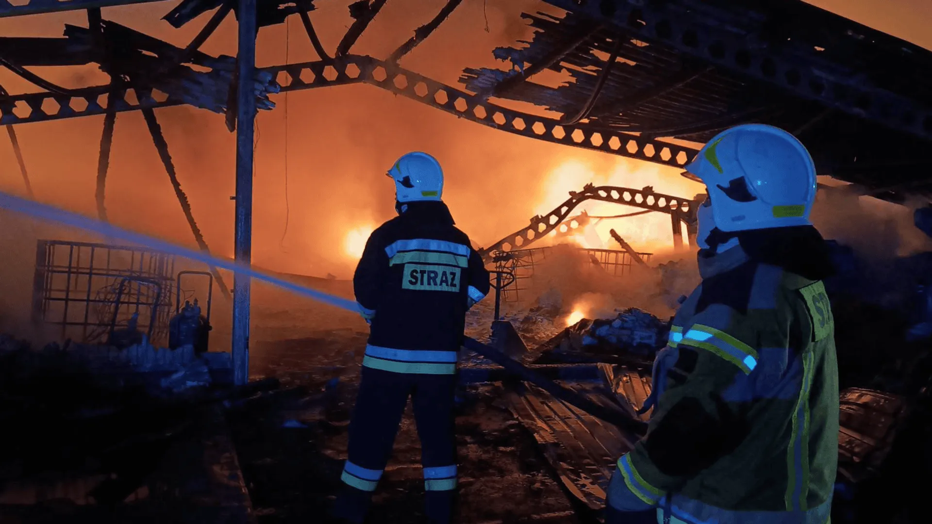 Pożar magazynu Nowy Modlin, fot. OSP Pomiechówek/Facebook