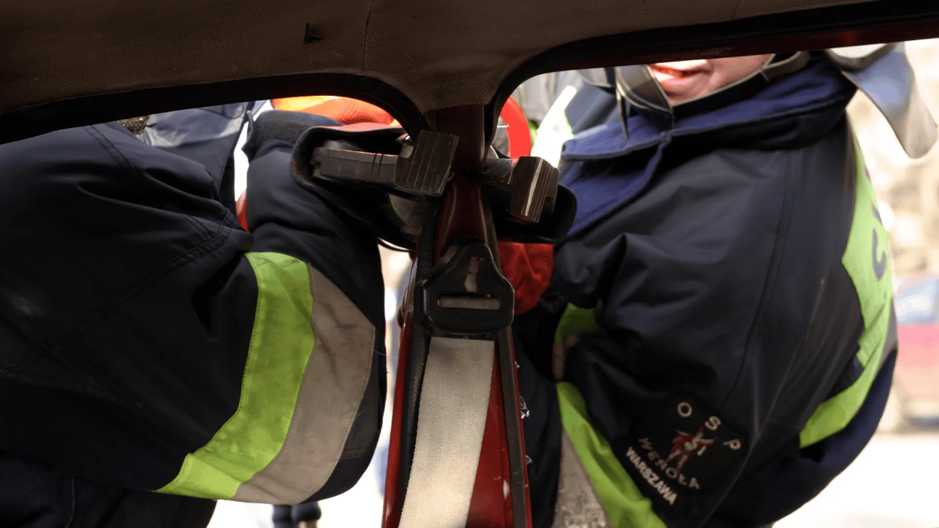 Ciało w spalonej ciężarówce w Gdyni. Makabryczne odkrycie w terminalu kontenerowym