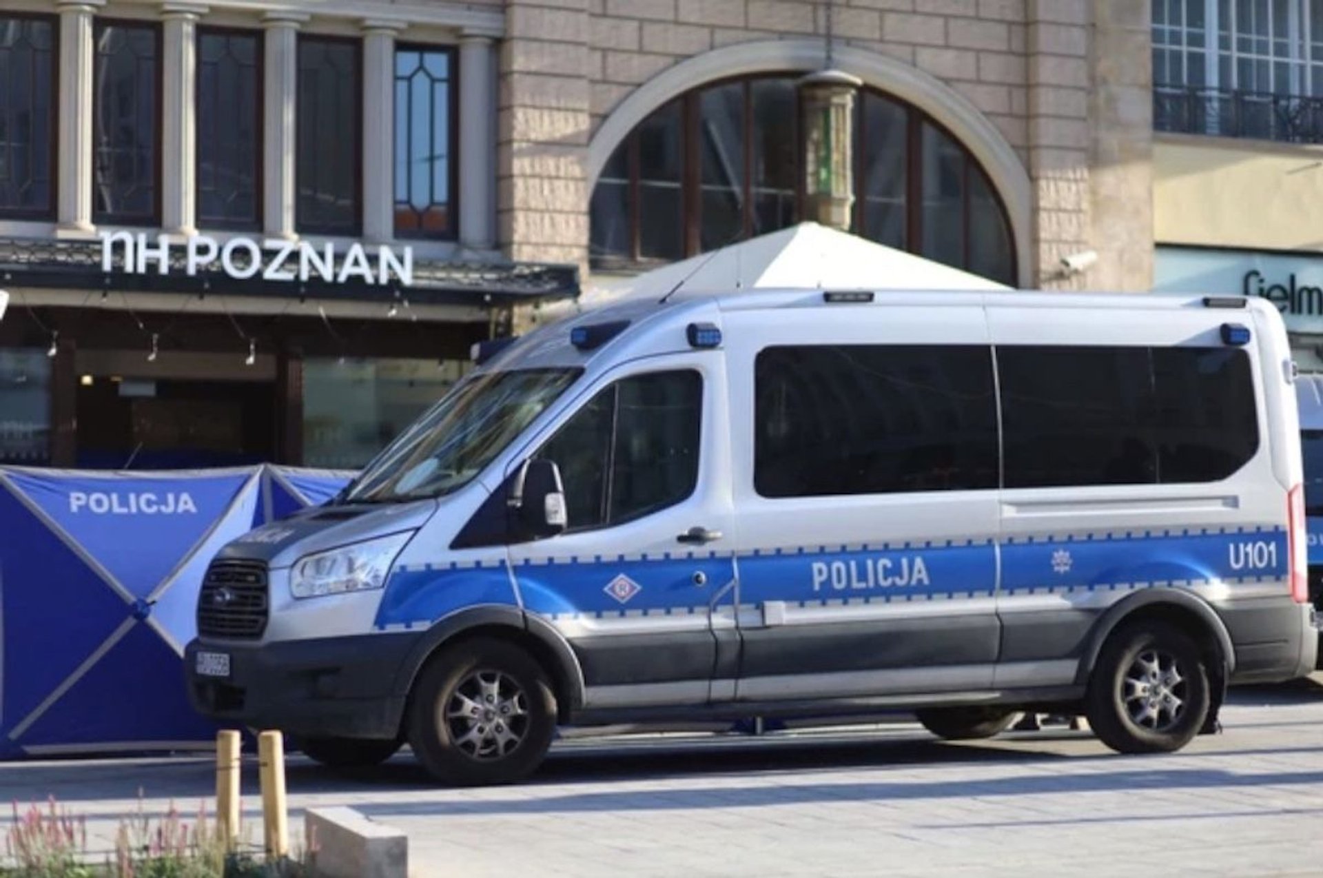 policja radiowóz parawan