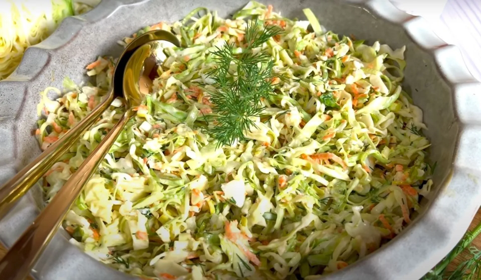 surówka z młodej kapusty