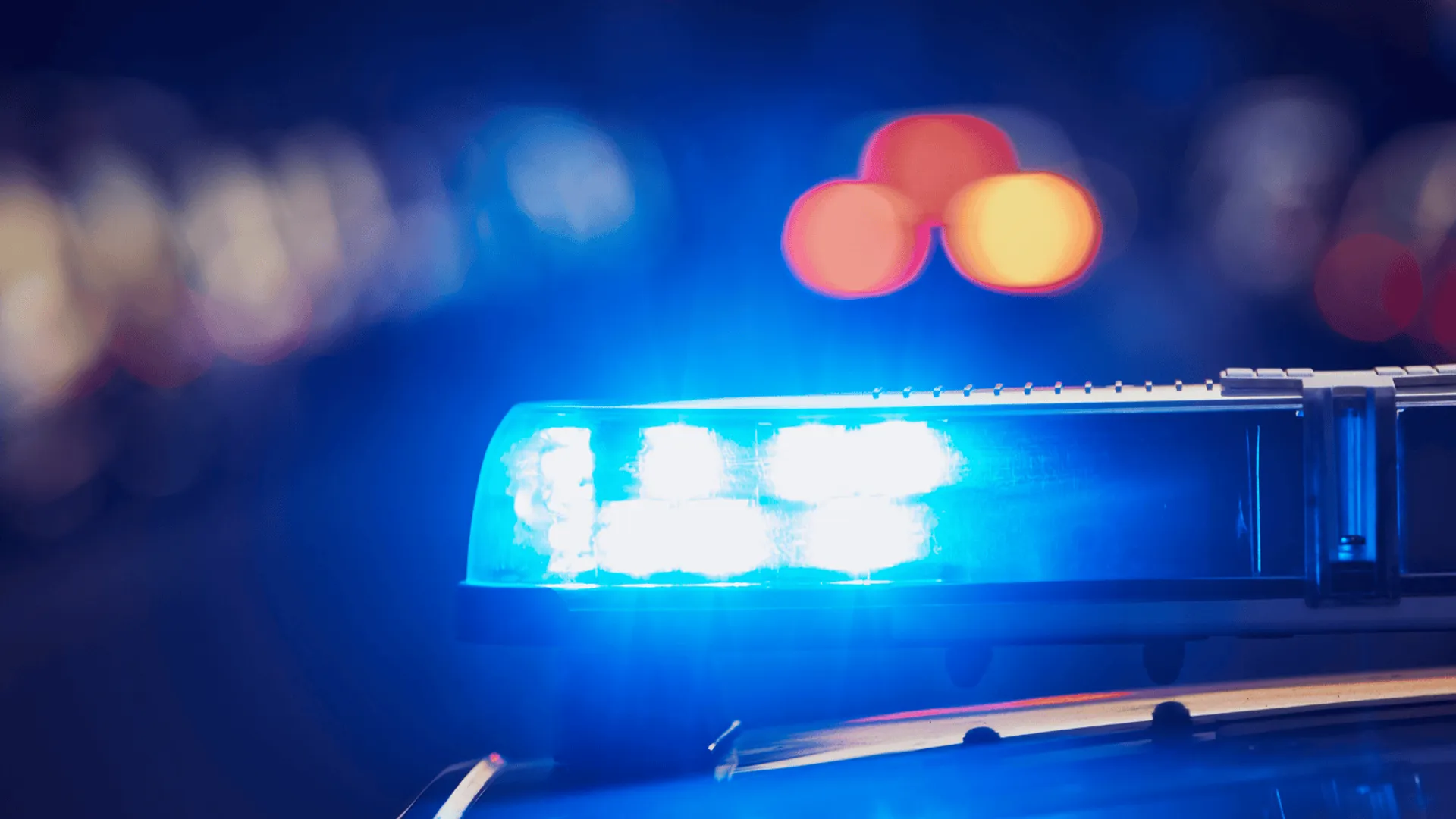 Włączone syreny policyjne.