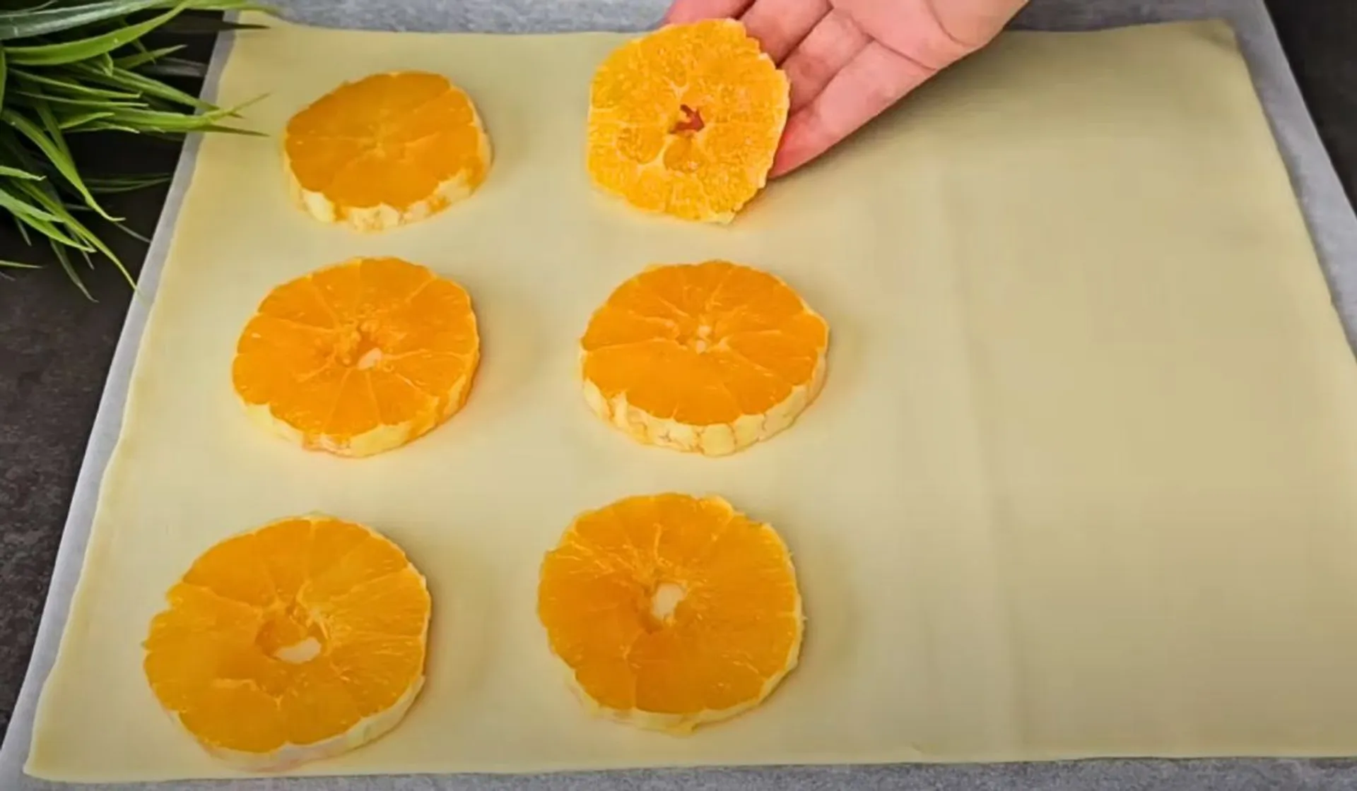 plastry pomarańczy na blaszce