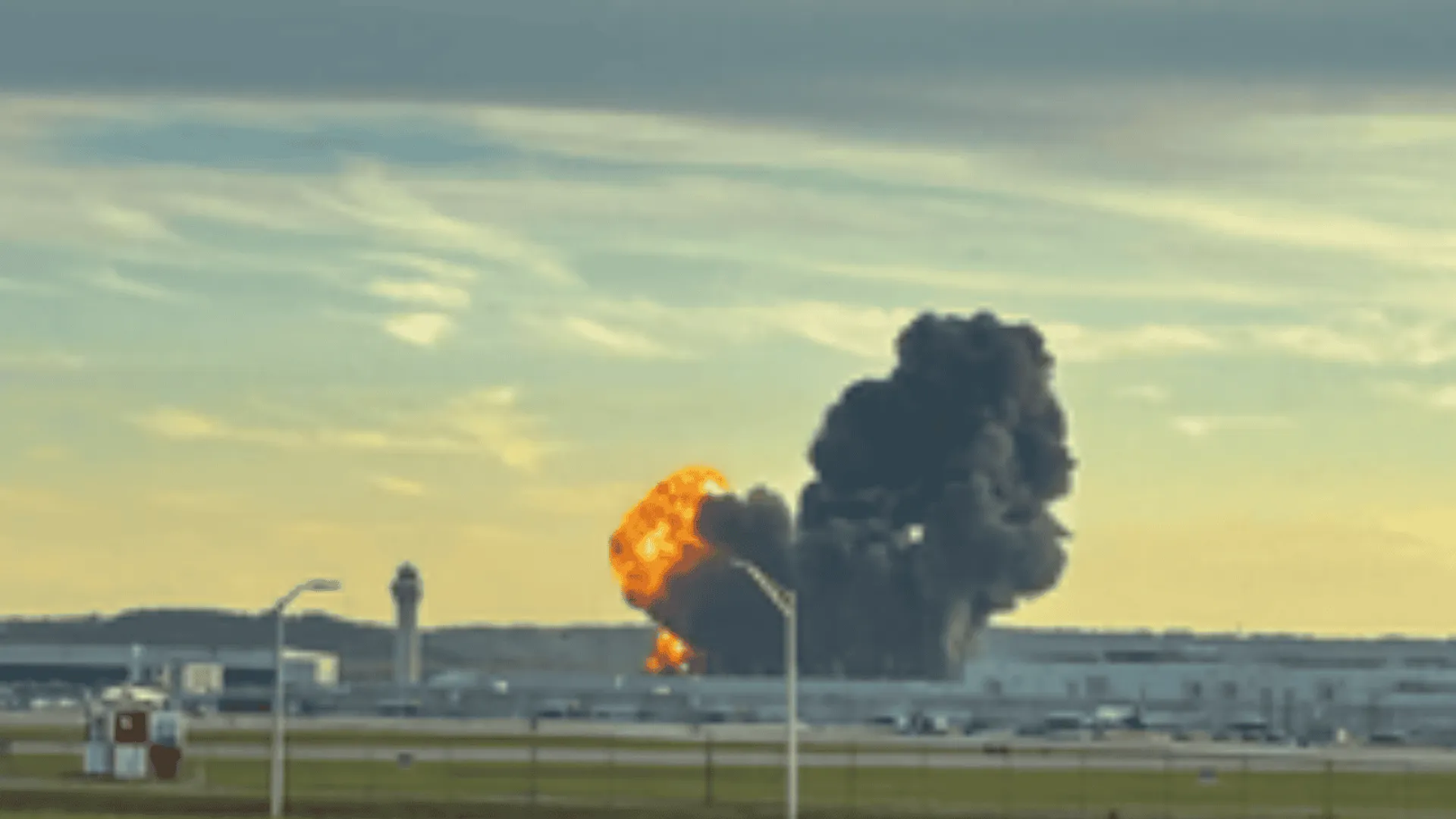 Słup ognia i chmura dymu nad poligonem. Nagrania wybuchu przerażają