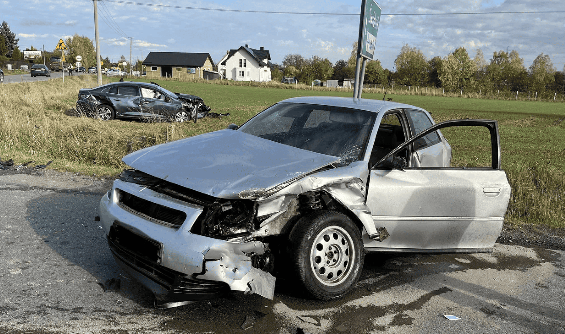 Tragiczny wypadek w Świdniku. Po zderzeniu pojazdów kierowca jednego z aut wyleciał przez szybę!