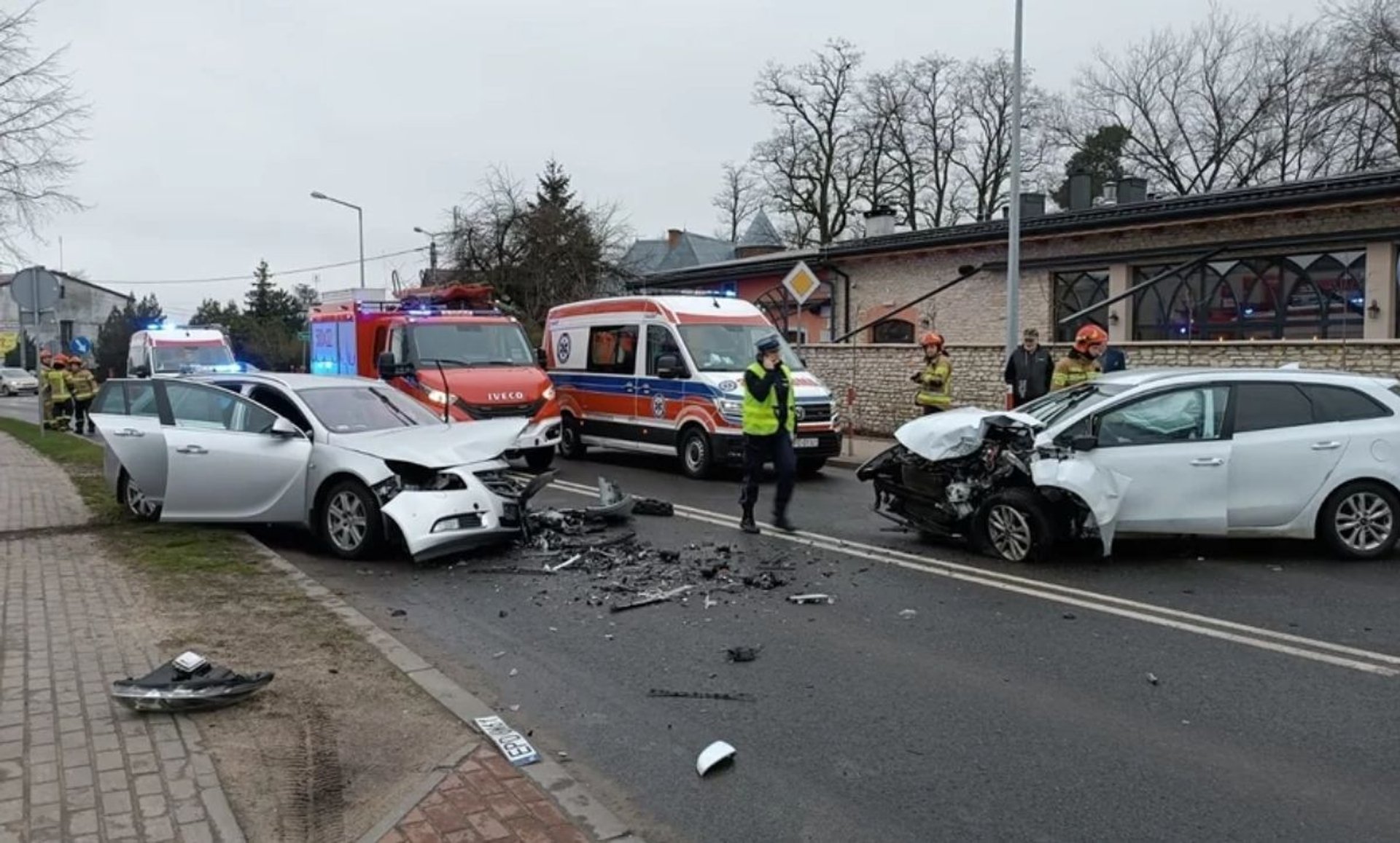 Poddębice: wypadek z udziałem dzieci, doszło do czołowego zderzenia