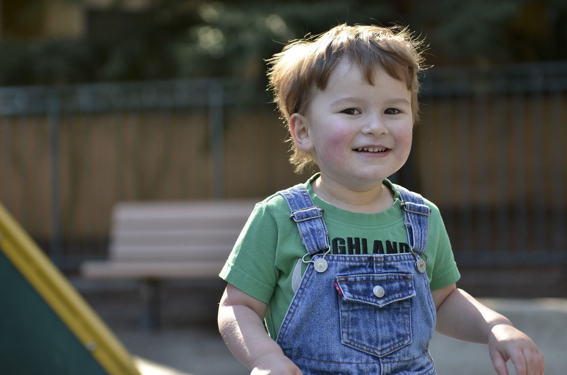 Autyzm u dziecka – co to jest, pierwsze objawy, leczenie