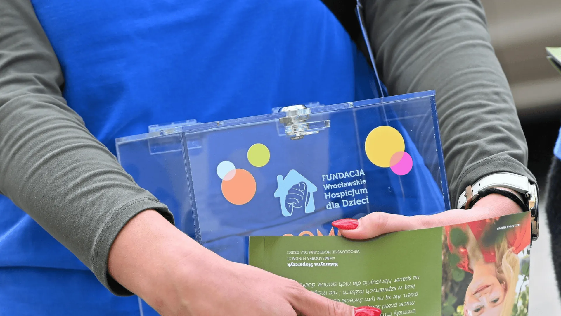 Internetowe zbiórki na dzieci pod lupą. Pomoc czy przestrzeń do nadużyć?