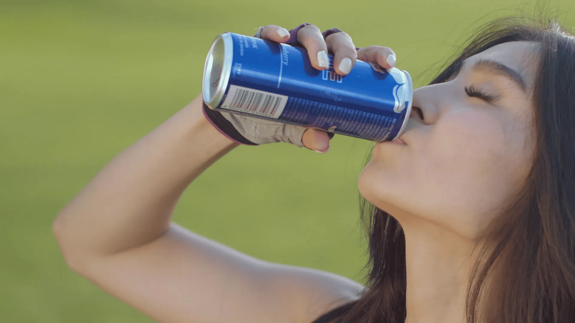 Alkohol i energetyki: Dlaczego to połączenie oszukuje Twój organizm?