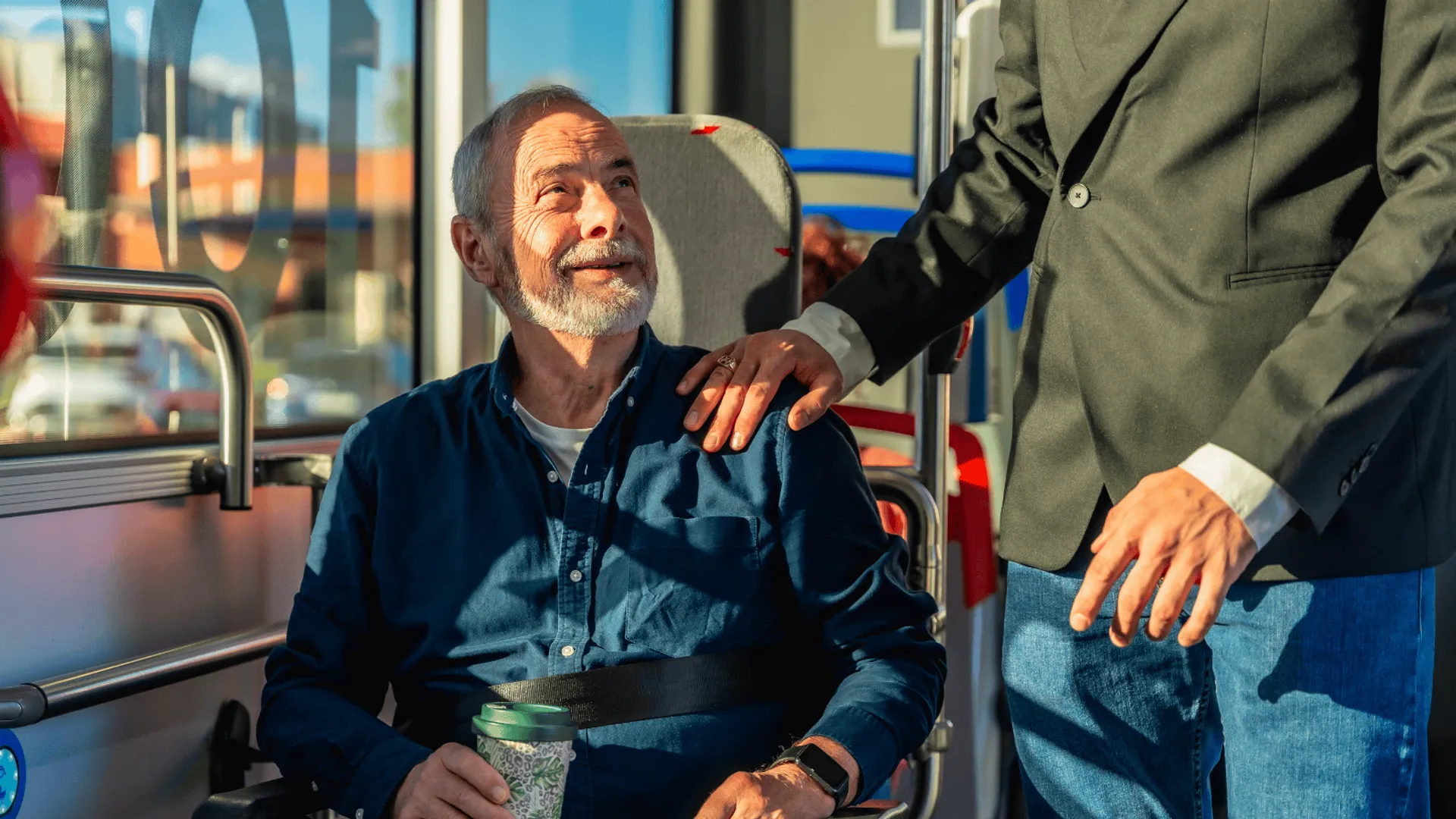 Darmowa komunikacja miejska dla seniorów w Polsce – zasady i wymogi