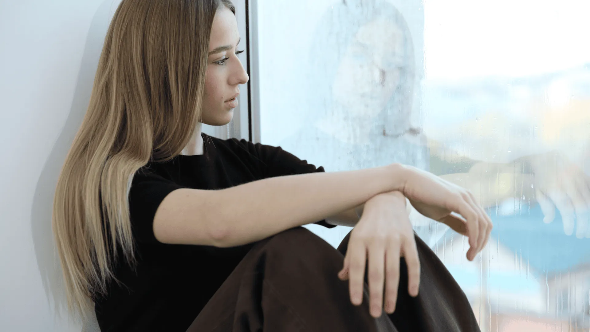 Kryzys psychiczny polskiej młodzieży – statystyki, przyczyny i bariery w dostępie do pomocy