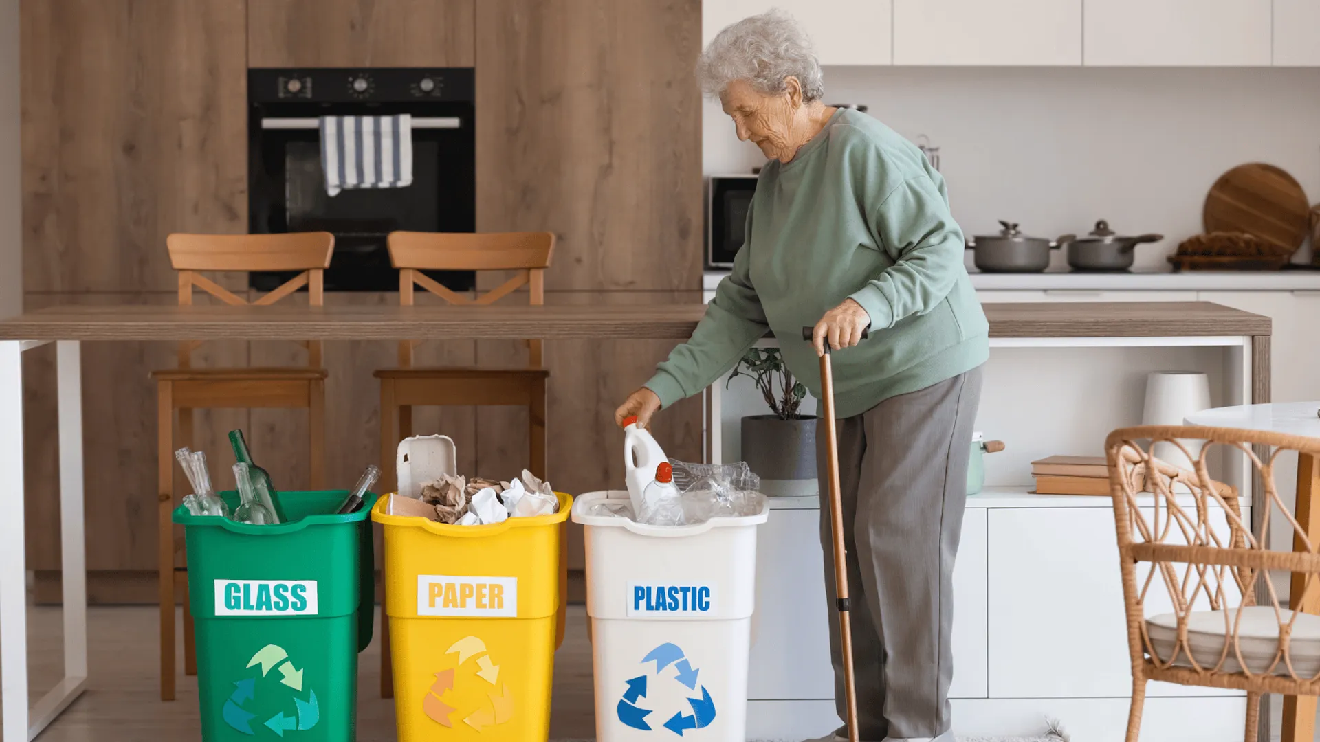 Zwolnienia i ulgi w opłatach za śmieci dla seniorów