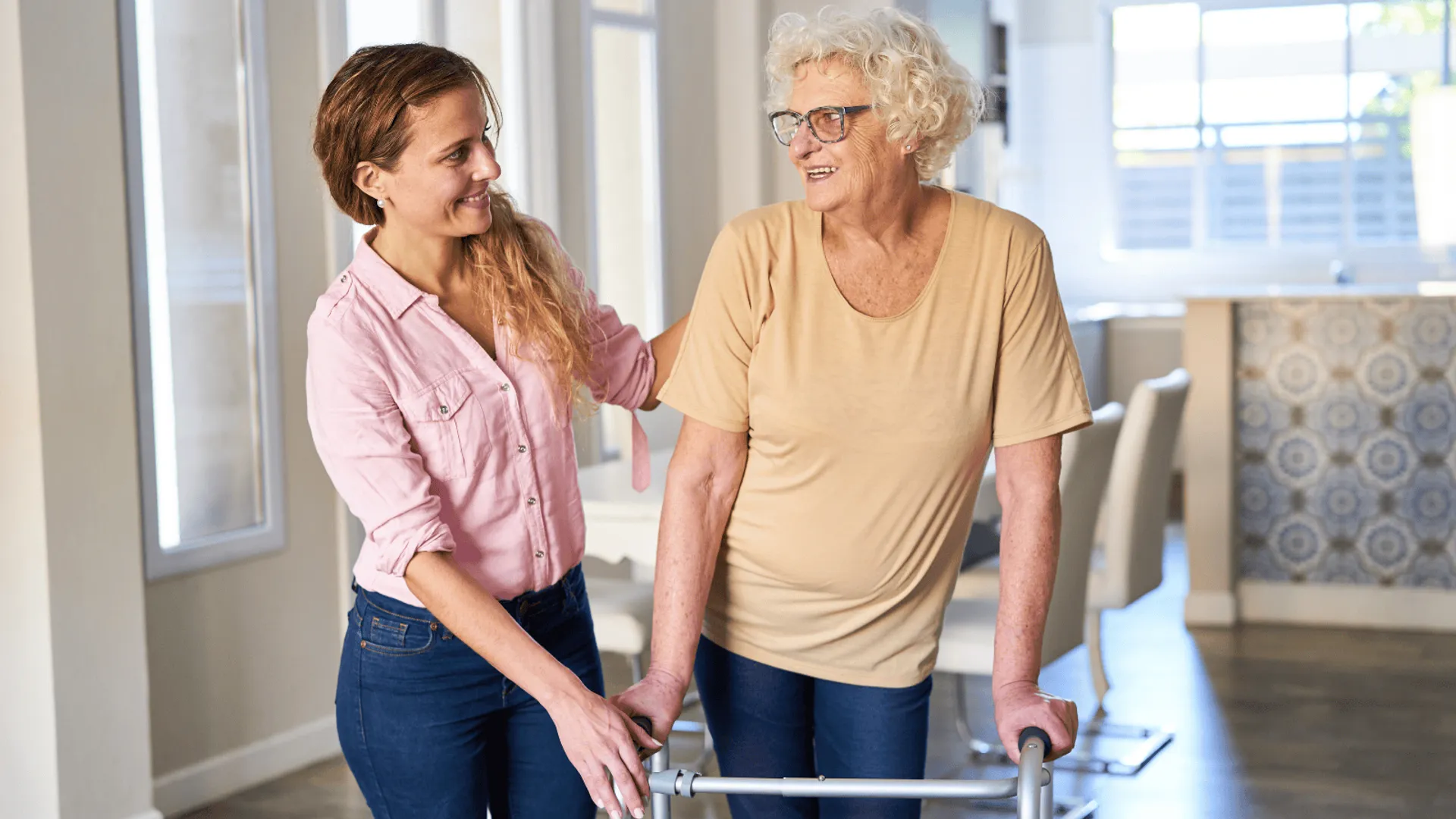 Zasiłek pielęgnacyjny w 2026 roku – zasady, kwoty i wymagane formalności