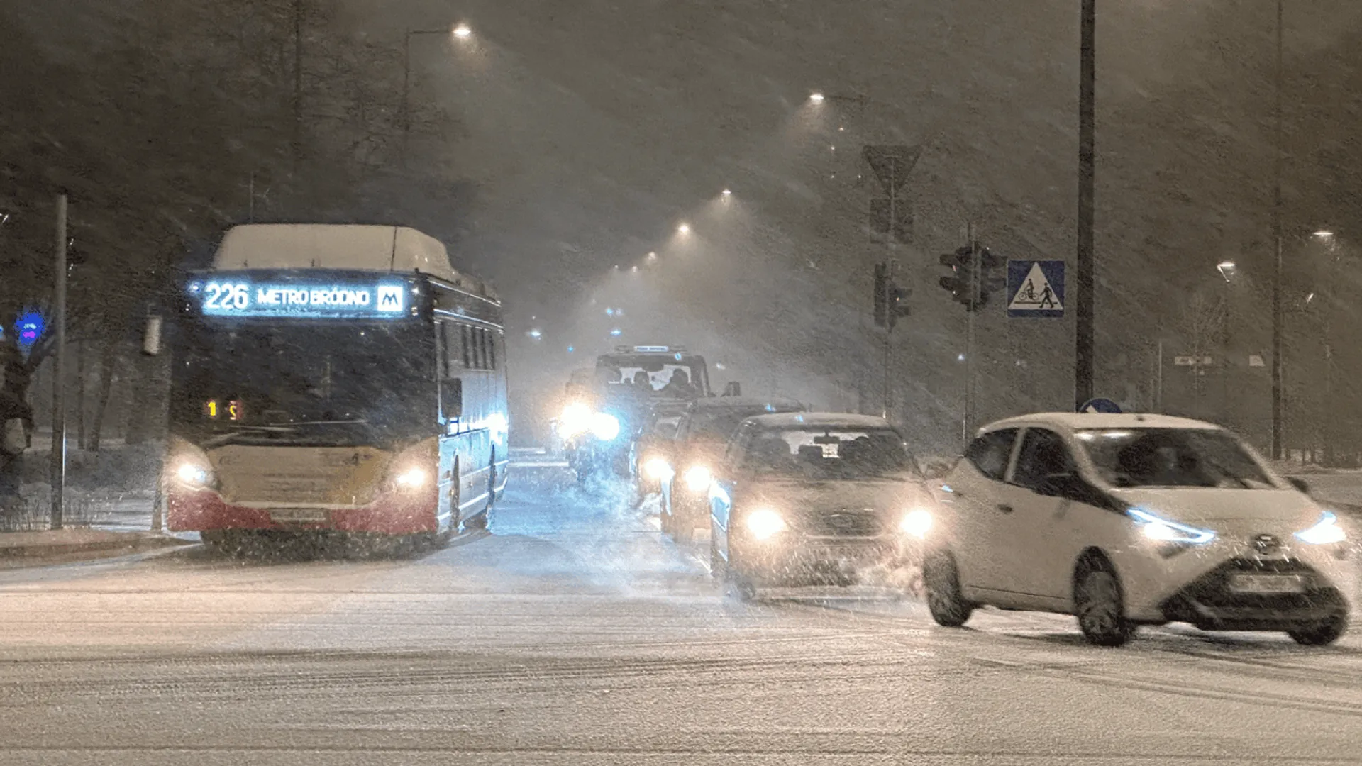 Samochody, autobus, śnieg, zima