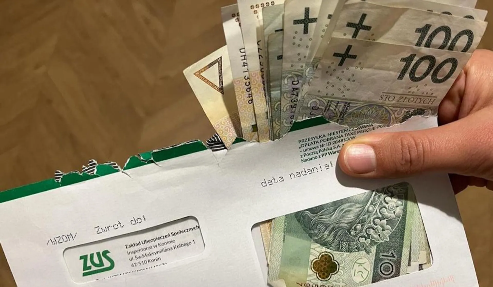 Koperta ZUS, pieniądze