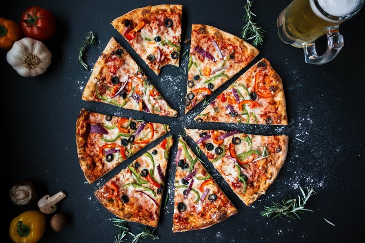 Wegetariański przepis na pizzę z grillowanymi warzywami