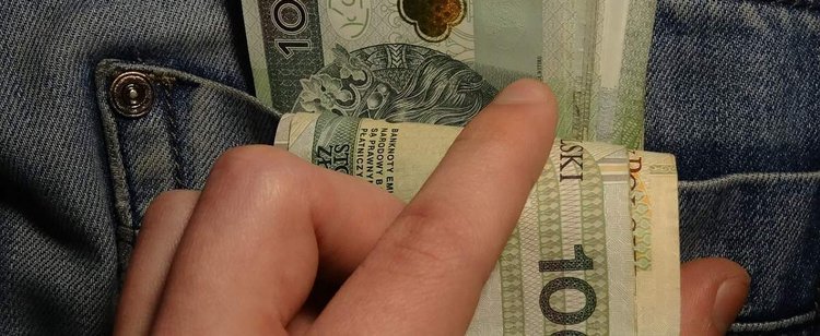 Do zgarnięcia bezzwrotne 5000 złotych. Wiadomo już, kto może dostać dodatkowe pieniądze od państwa