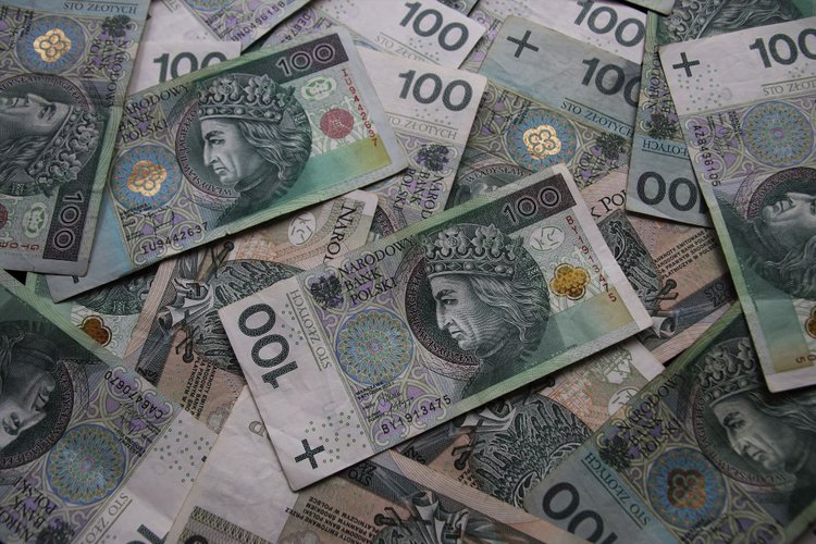 Nowe limity dorabiania do rent i emerytur. Zmiany od grudnia 2022