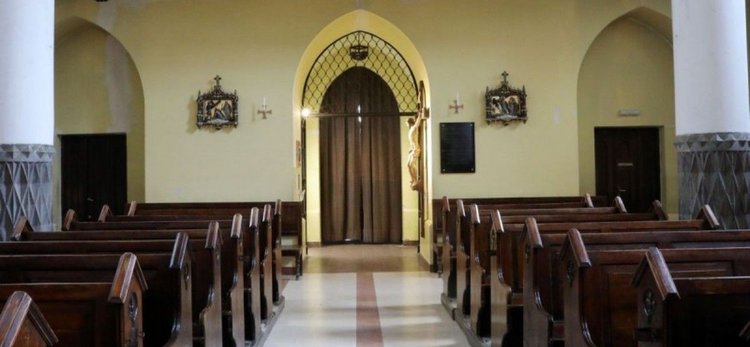 56-latek okradł na kolanach kościelną skarbonkę. Grozi mu do 10 lat więzienia