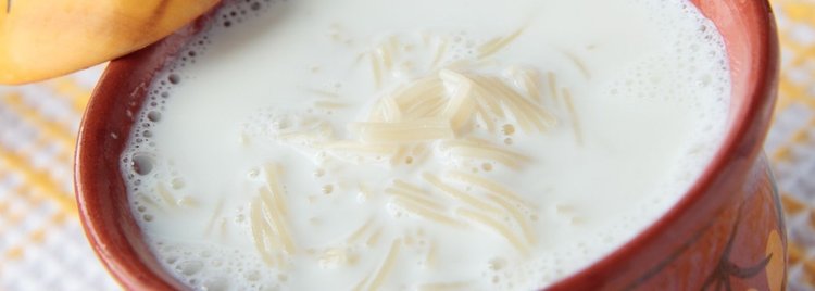 Zupa mleczna z makaronem - śniadanie dzieciństwa