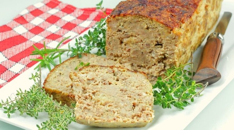 Wielkanocny pasztet jajeczny bez mięsa. Wegetariańska propozycja na święta
