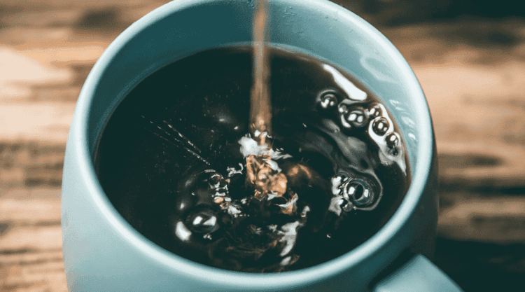 Najlepsza kawa na zimno z dodatkiem toniku. Pobudza i orzeźwia zarazem