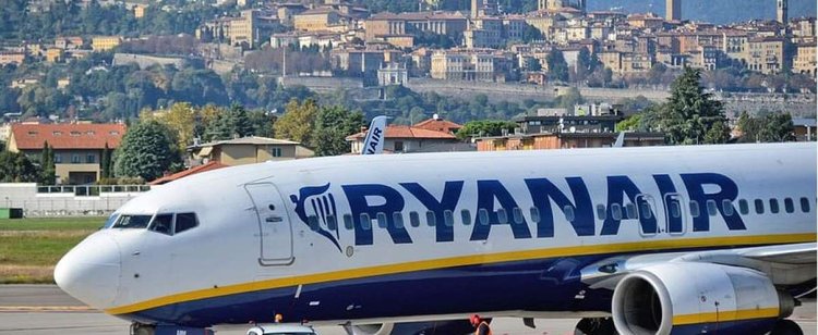 Zimowy rozkład lotów Ryanaira. Są nowe połączenia z Polski. Ostatni dzień oferty na tanie bilety