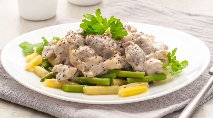 Serca drobiowe w lekkim sosie chrzanowym